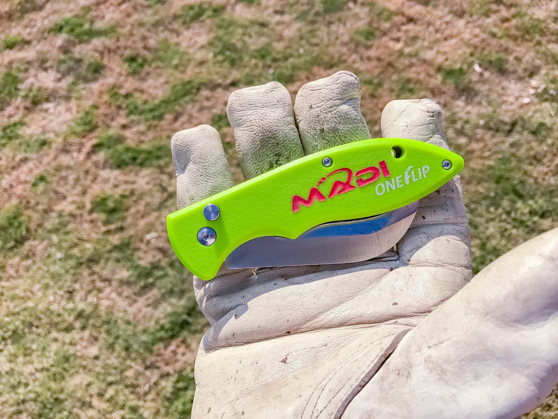 OneFlip™ Safety Blade Lineman Knife – Durable, Glove