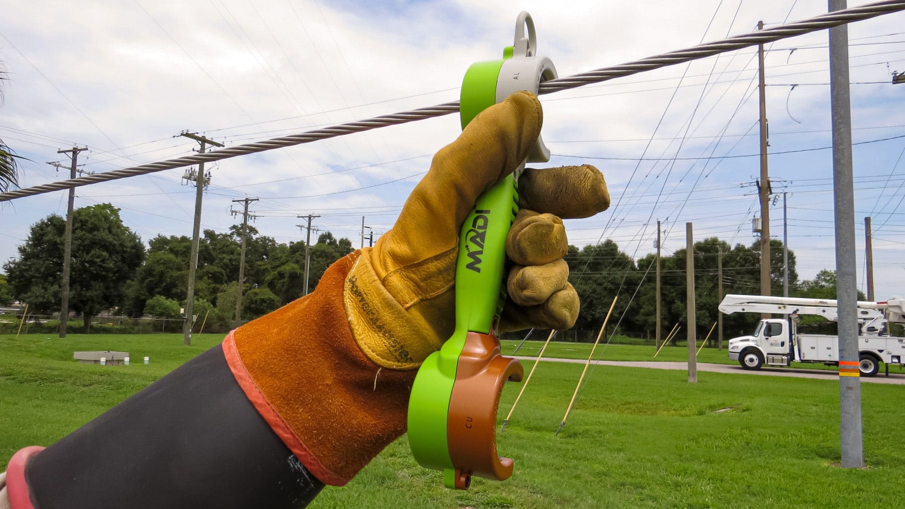 DogBone™ Wire Brush - MADI Lineman Tools