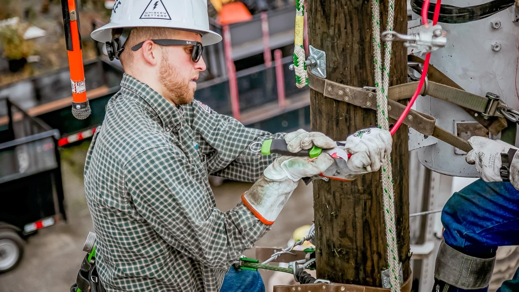 Fixed Pointed Blade Skinning Knife - MADI Lineman Tools