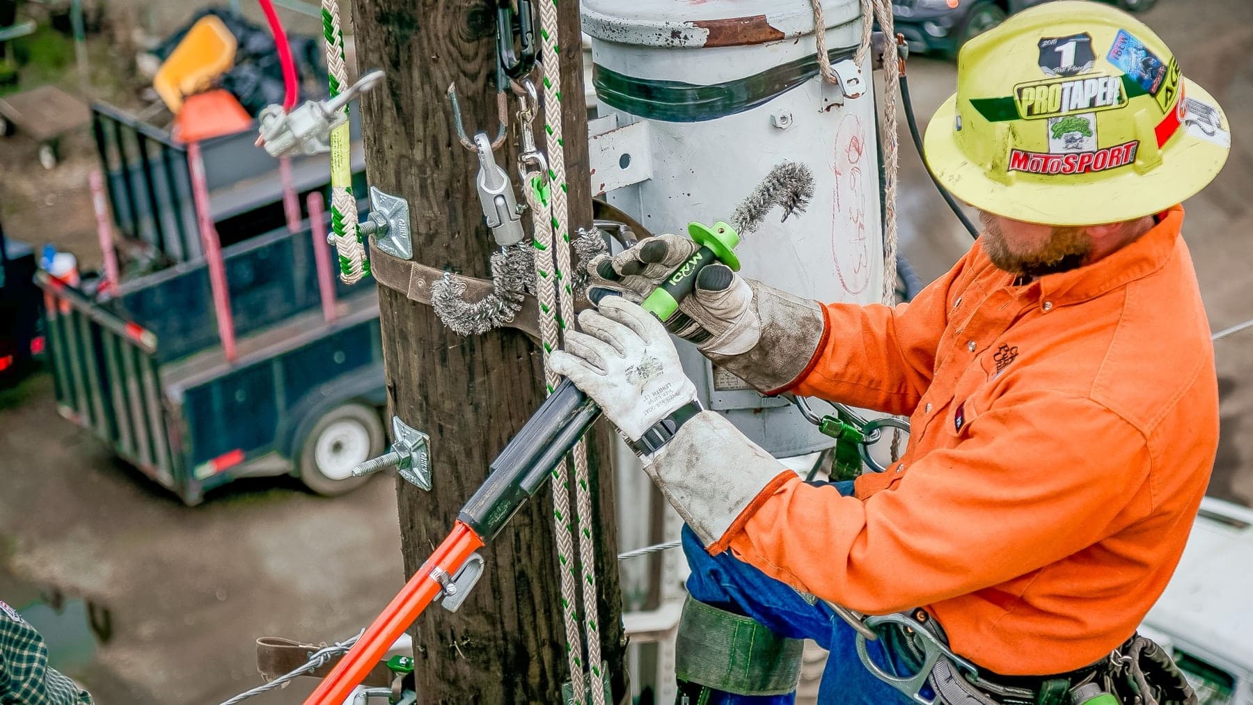 Hand J Wire Brush - MADI Lineman Tools