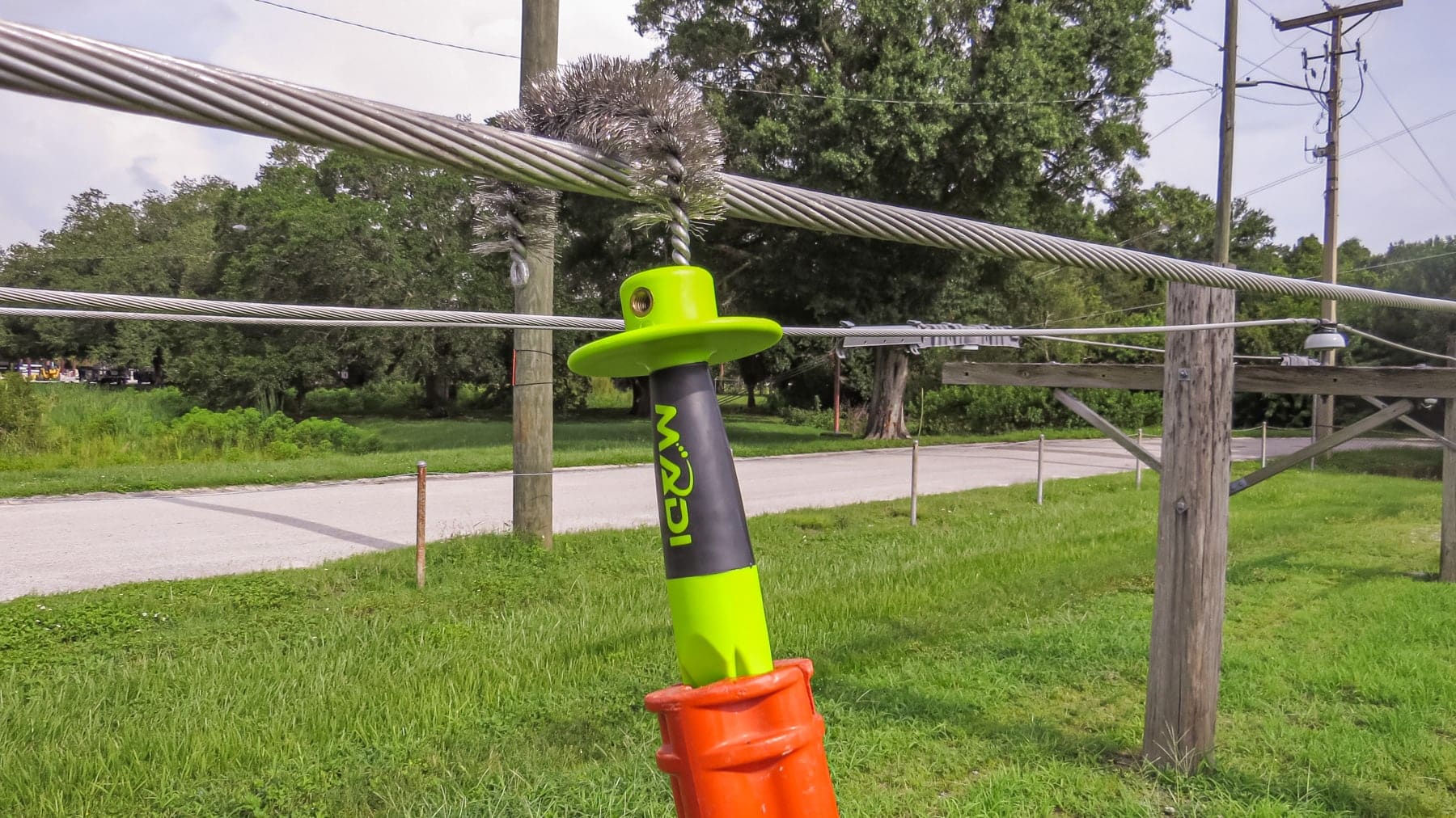 Hand J Wire Brush - MADI Lineman Tools