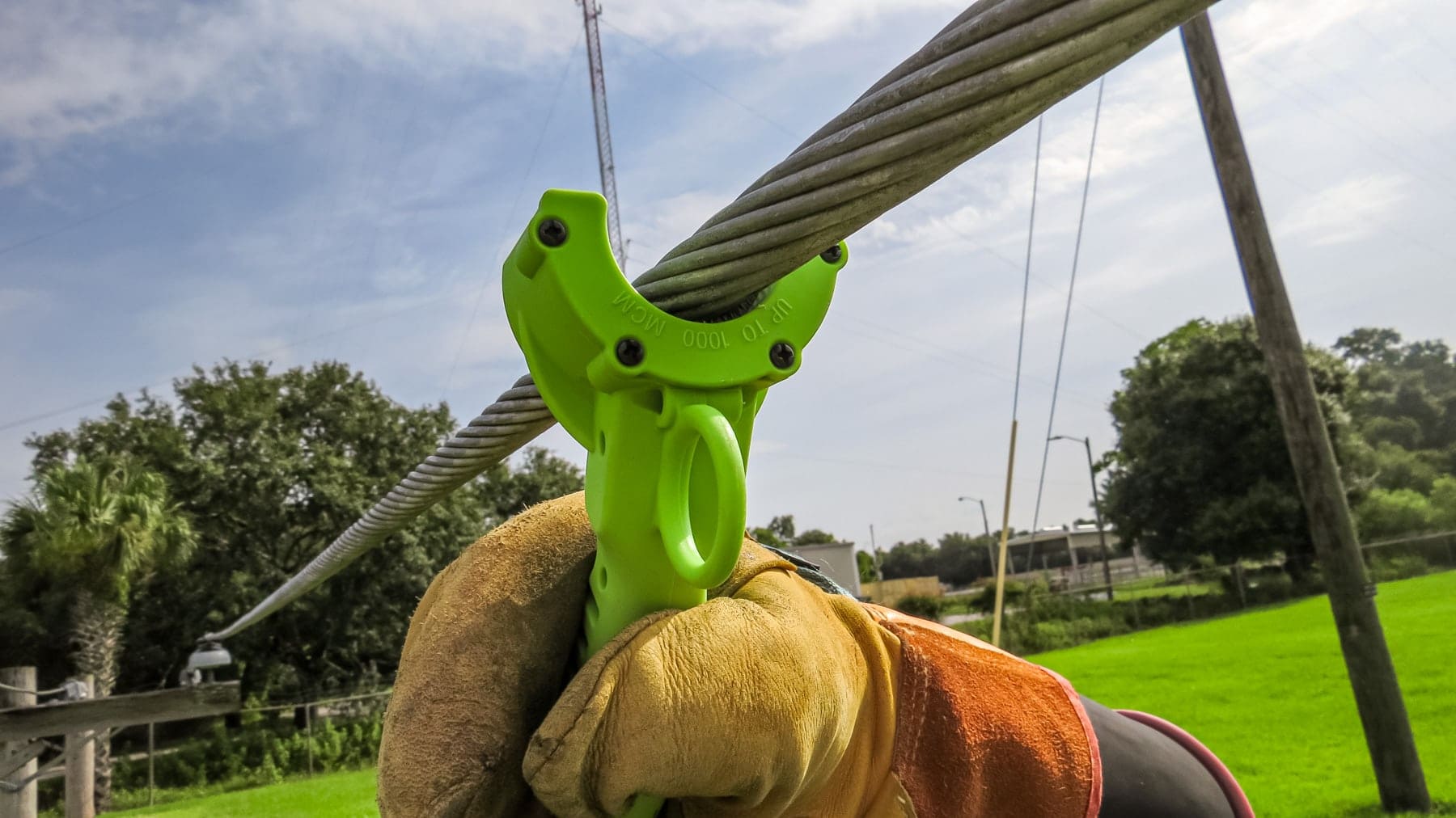 Mini FlatRound™ Wire Brush - MADI Lineman Tools