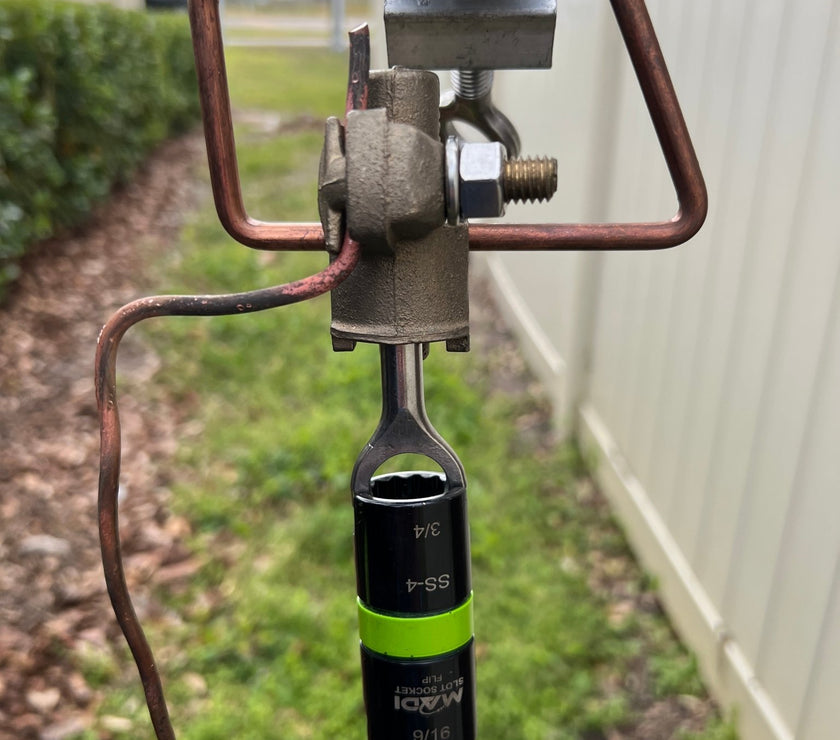 Slot Socket™ Flip Impact 3 - in - 1 Hex: 9/16" & 3/4" - MADI Lineman Tools